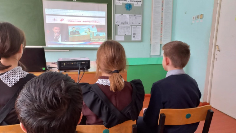 Просмотр видеозаписи Всероссийского военно-патриотического юнармейского слета «Славы Героев – будем достойны!».
